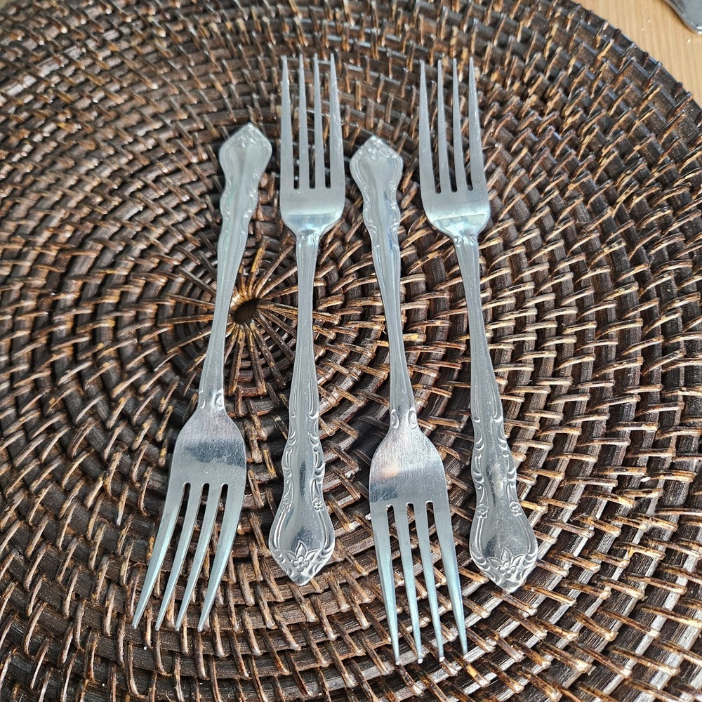 Lot of 4 Walco Discretion Stainless Korea Dinner‎ Forks